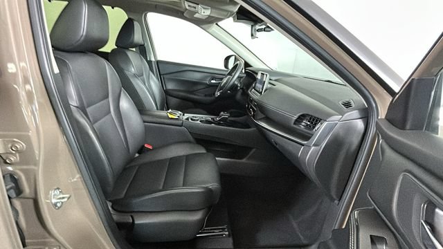 Used 2024 Nissan Rogue SV w/ SV Premium Package AWD/4WD image 30