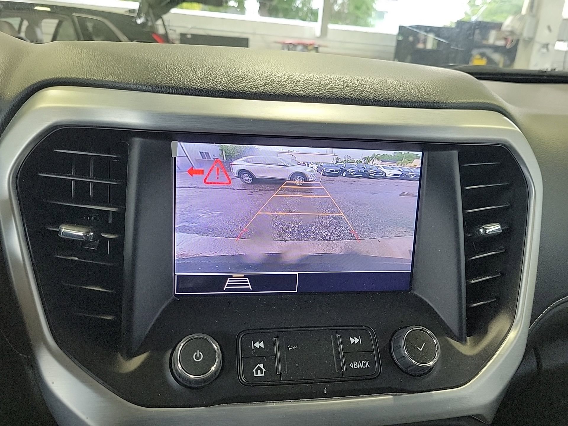 Used 2023 GMC Acadia SLE image 32