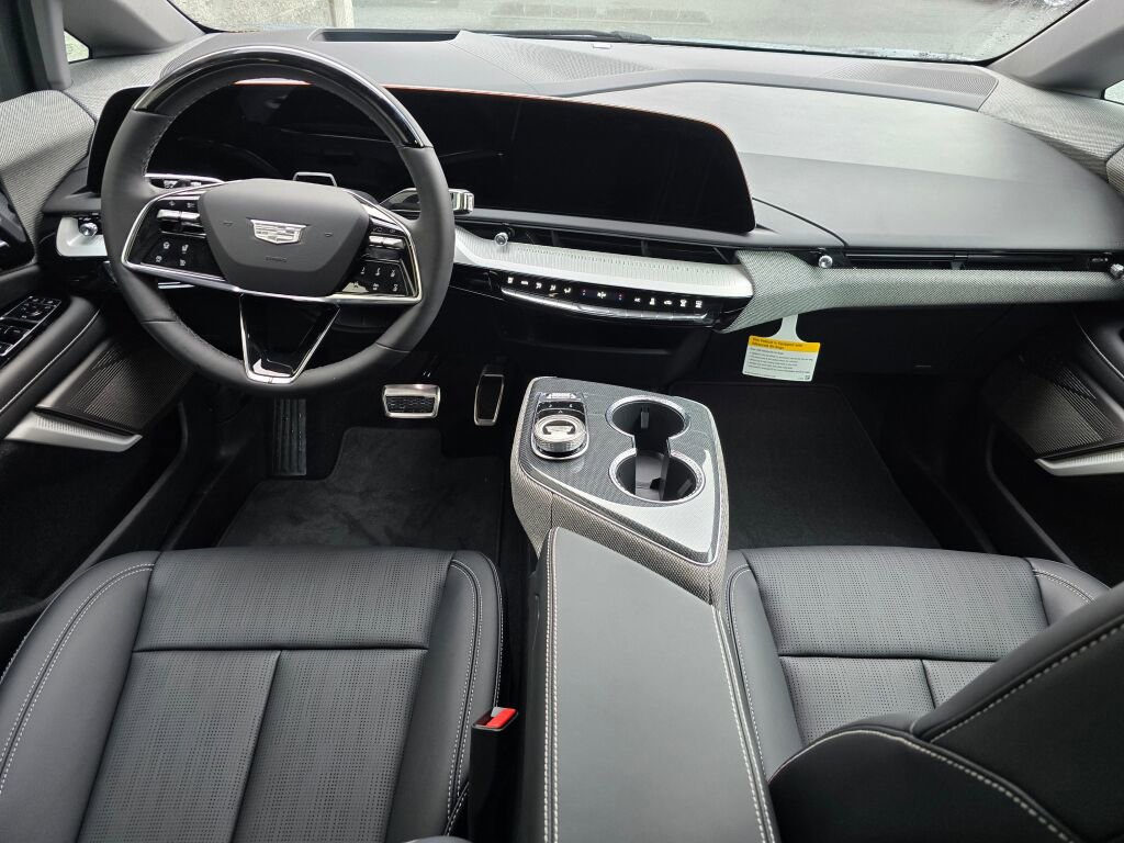 New 2026 Cadillac Optiq Luxury 2 image 17