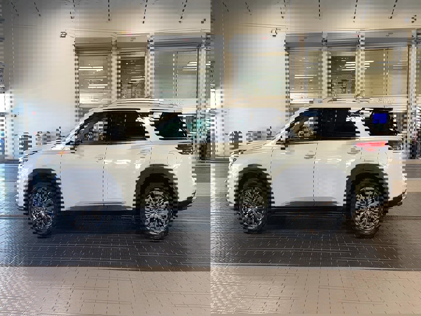 Used 2024 Nissan Pathfinder SL w/ SL Premium Package AWD/4WD image 3