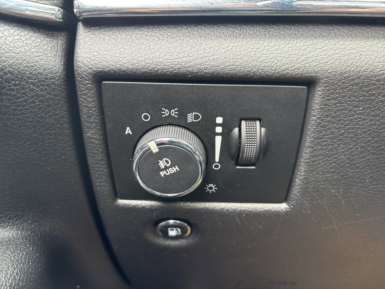 Used 2014 Jeep Grand Cherokee Summit AWD/4WD image 11