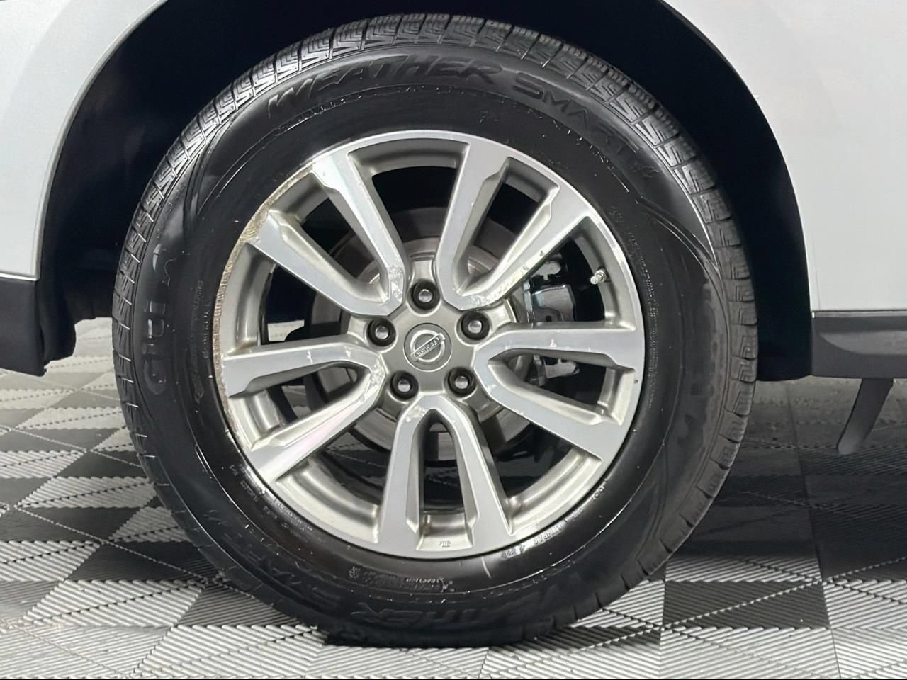 Used 2013 Nissan Pathfinder SV AWD/4WD image 28