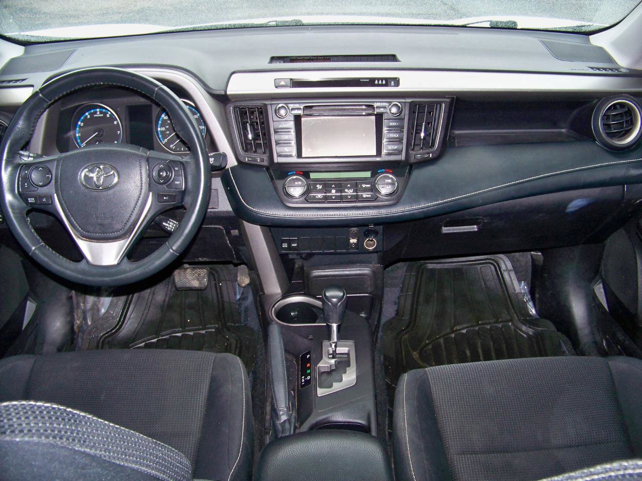 Used 2018 Toyota RAV4 XLE image 39