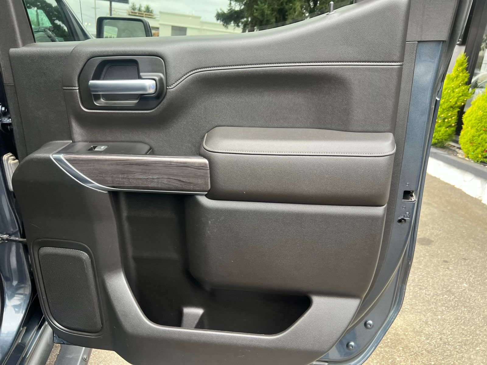 Used 2019 Chevrolet Silverado 1500 LTZ w/ LTZ Convenience Package AWD/4WD image 35