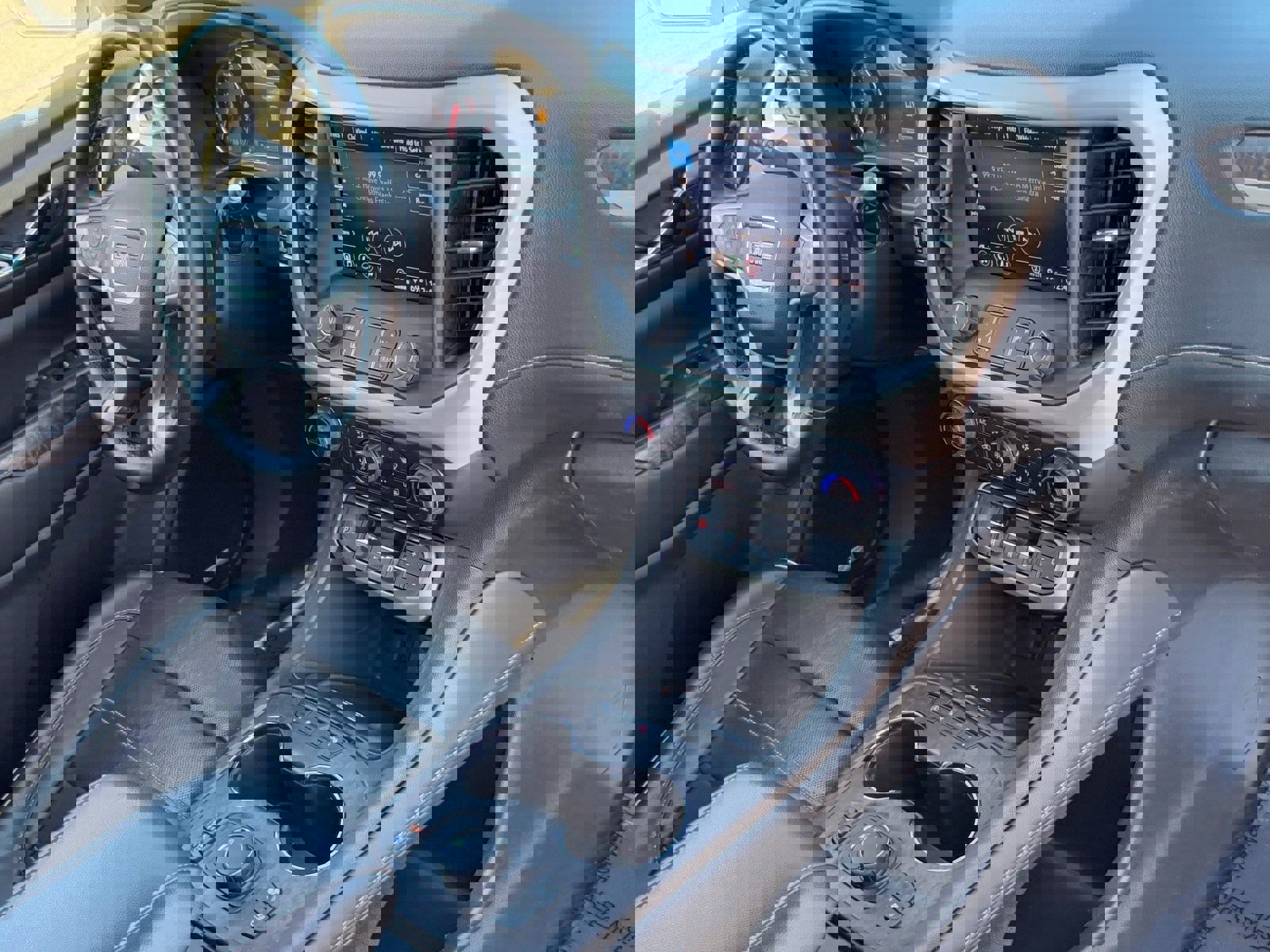 Used 2023 GMC Acadia Denali image 11