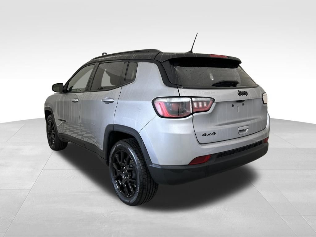 Used 2023 Jeep Compass Altitude image 3