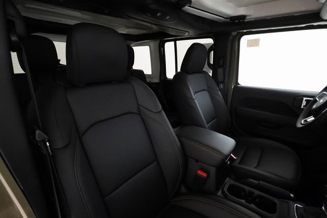 Used 2025 Jeep Wrangler Unlimited Sahara image 23