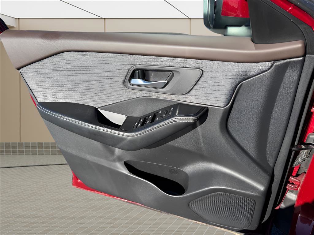 Used 2021 Nissan Rogue SV image 17