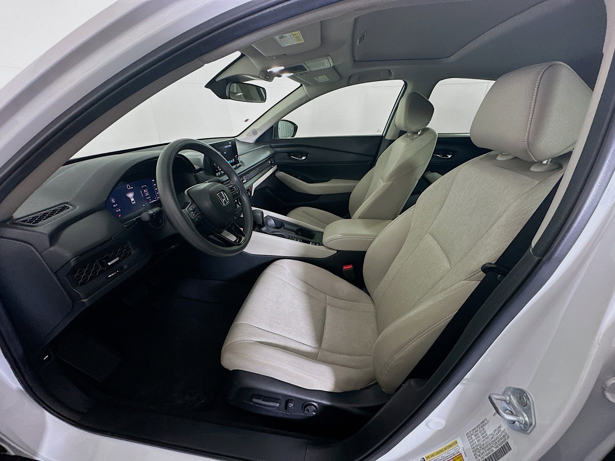 Used 2025 Honda Accord SE image 13