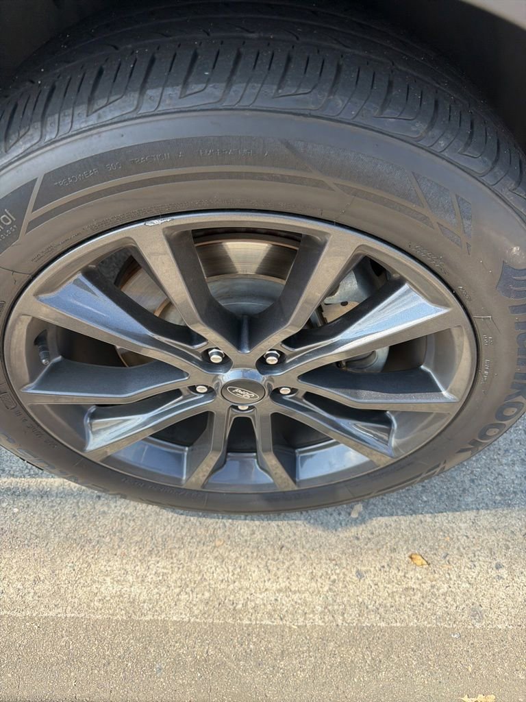 Used 2018 Ford Explorer XLT w/ Equipment Group 202A FWD image 6