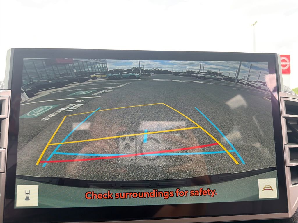 Used 2025 Toyota Tundra Limited AWD/4WD image 33