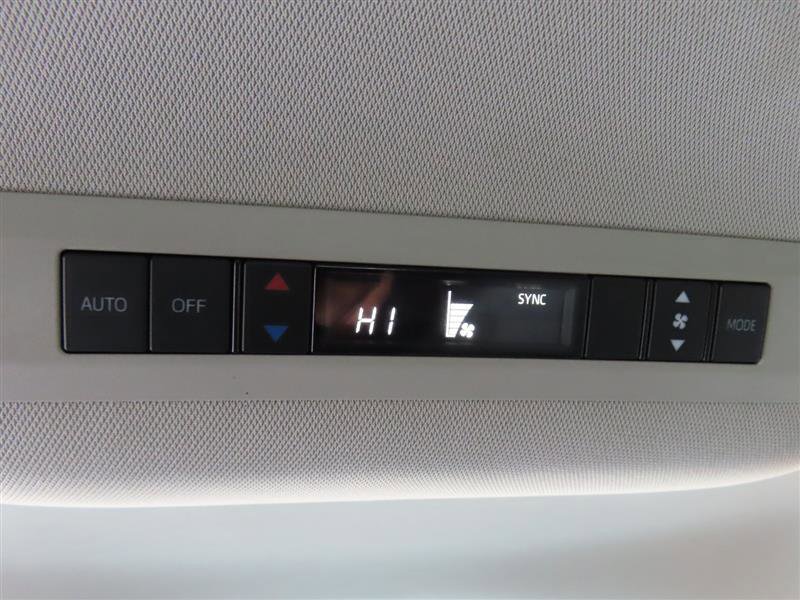 Used 2024 Toyota Sienna LE image 29