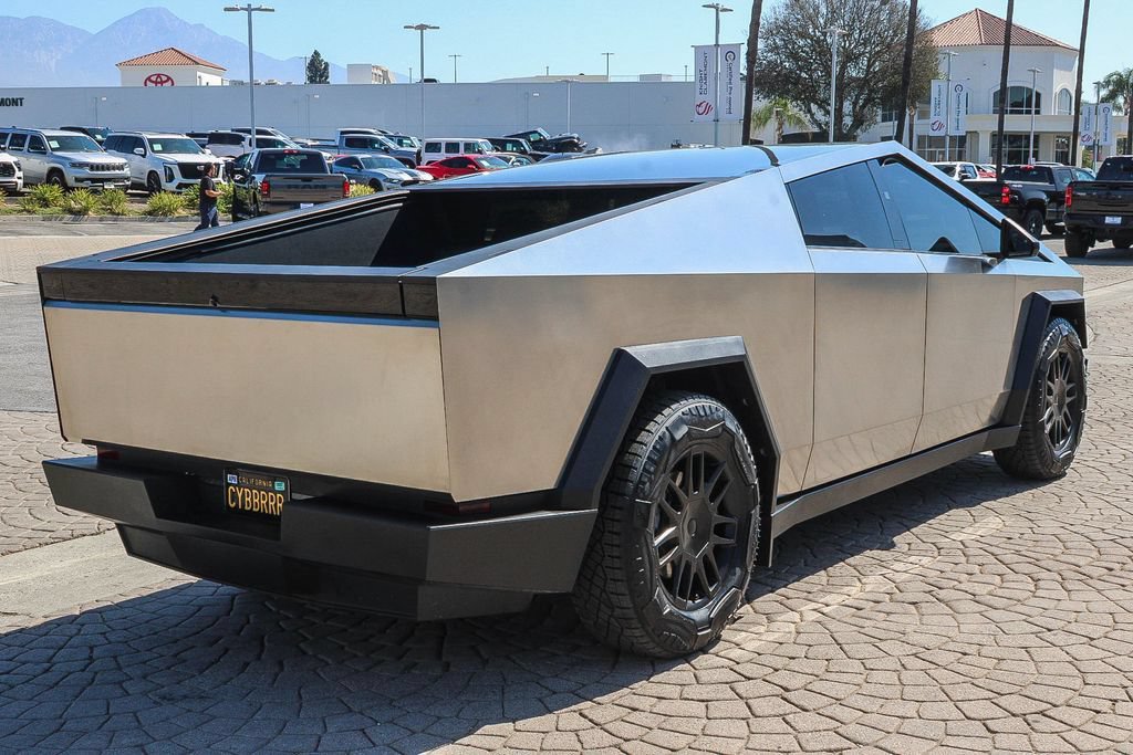 Used 2025 Tesla Cybertruck AWD Crew Cab image 9