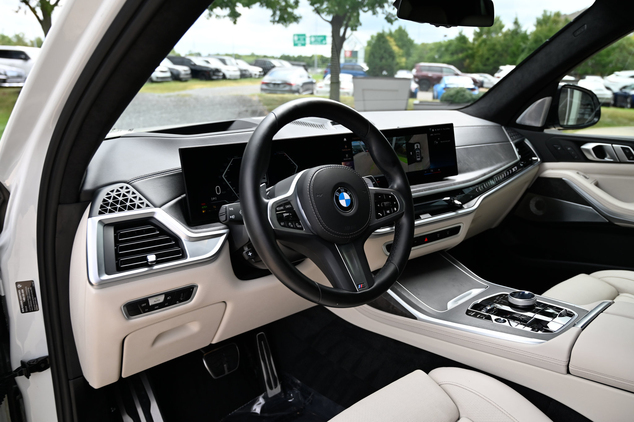 Used 2023 BMW X7 xDrive40i w/ Executive Package AWD/4WD image 16