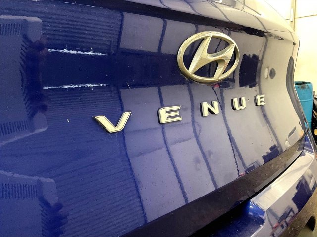 Used 2022 Hyundai Venue Limited FWD image 13