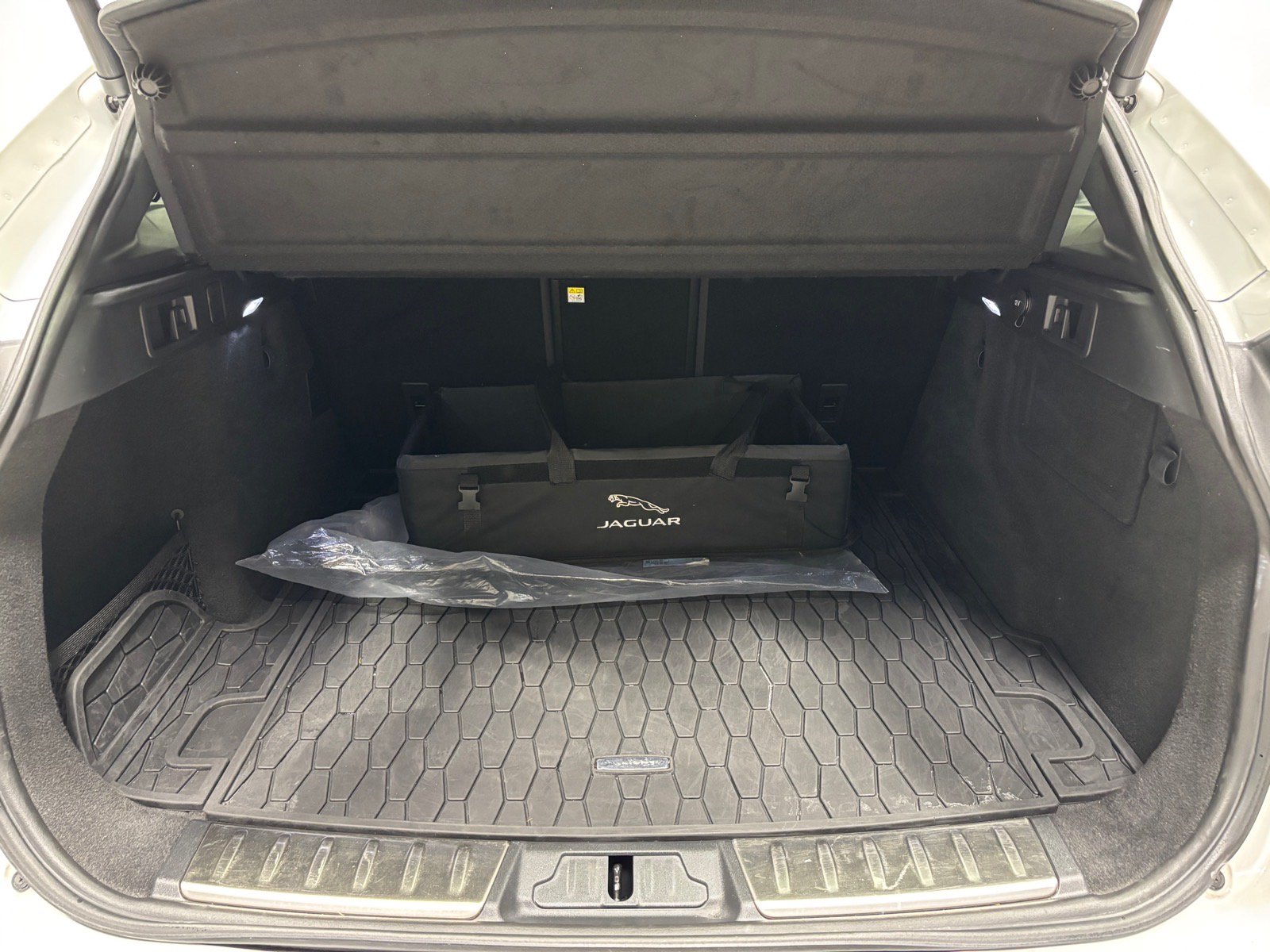 Used 2020 Jaguar F-PACE Premium AWD/4WD image 38