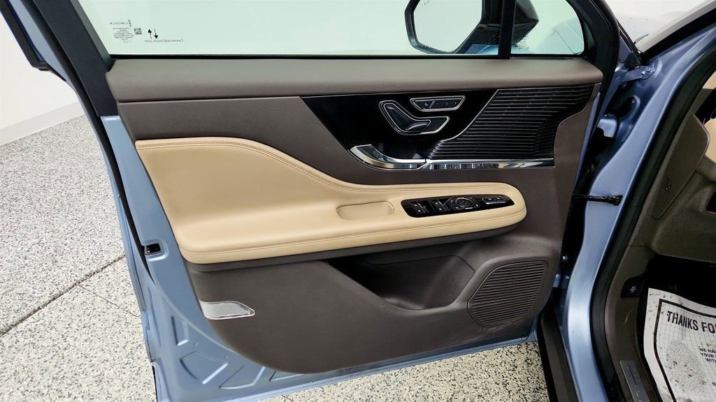 Used 2022 Lincoln Corsair AWD w/ Premium Package image 11