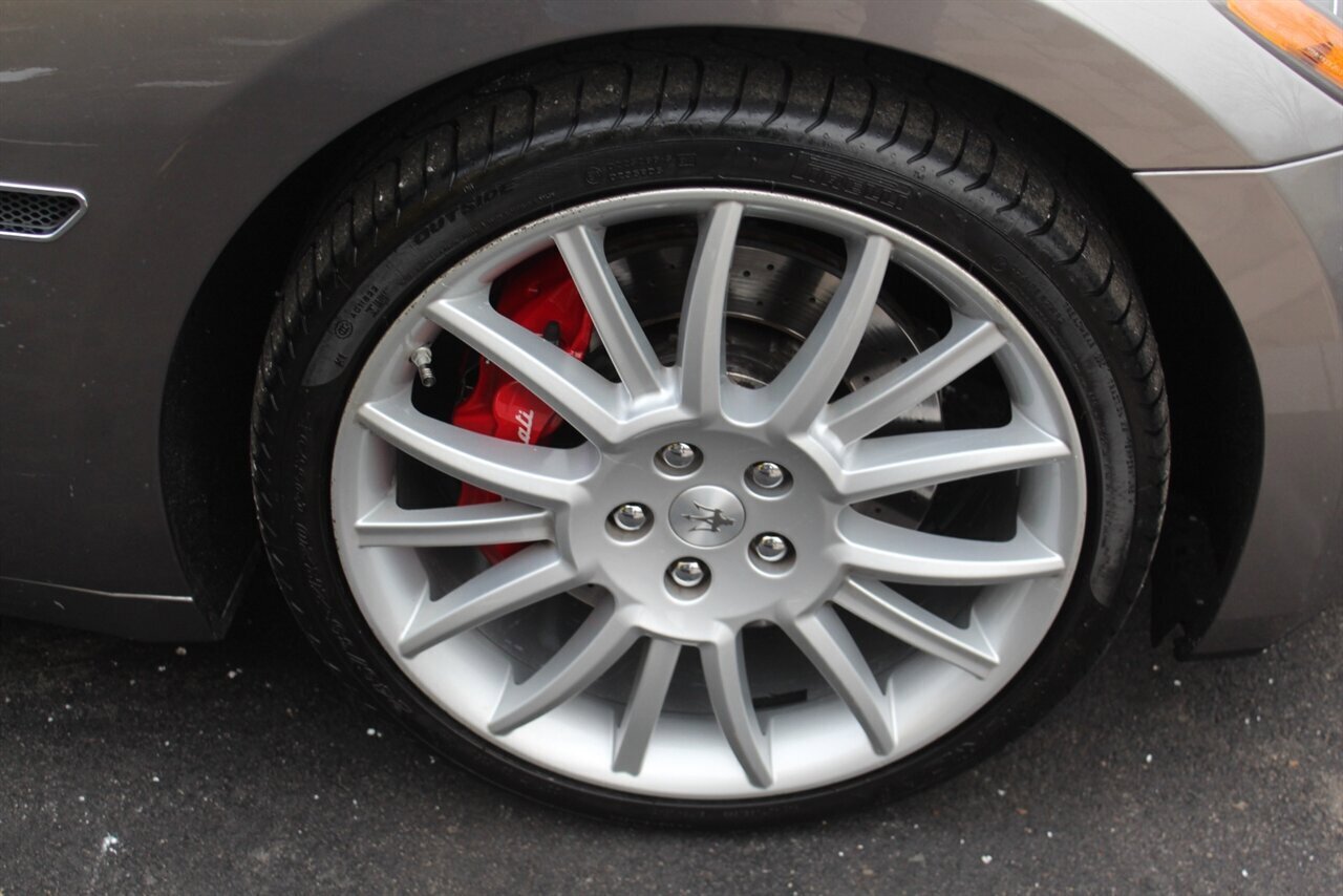 Used 2010 Maserati GranTurismo Convertible image 27