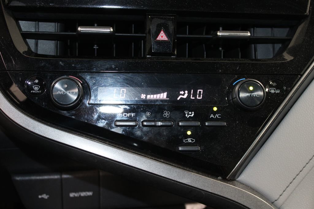 Used 2022 Toyota Camry SE FWD image 27