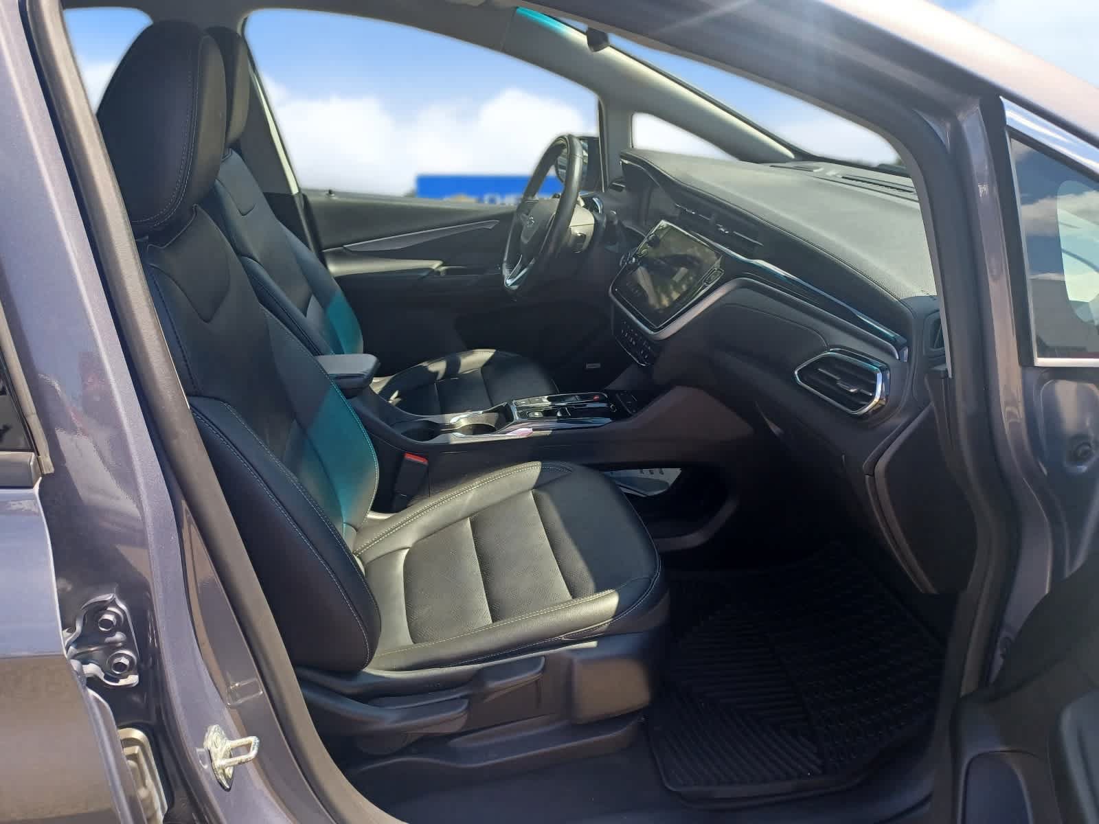 Used 2022 Chevrolet Bolt LT w/ Infotainment Package FWD image 20