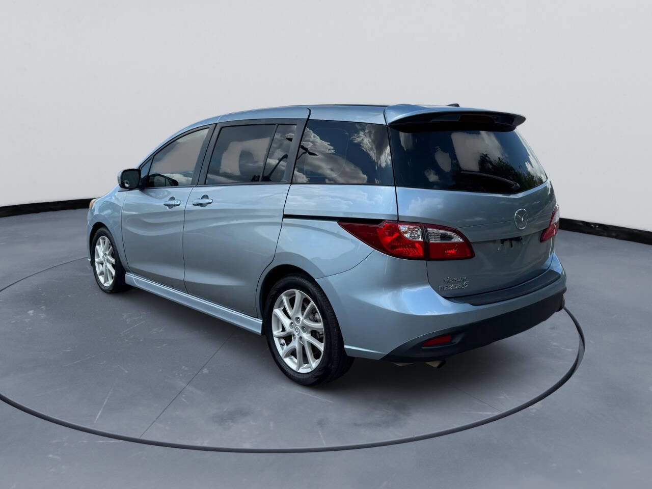 Used 2012 MAZDA MAZDA5 Touring w/ Moonroof & Audio Pkg image 8