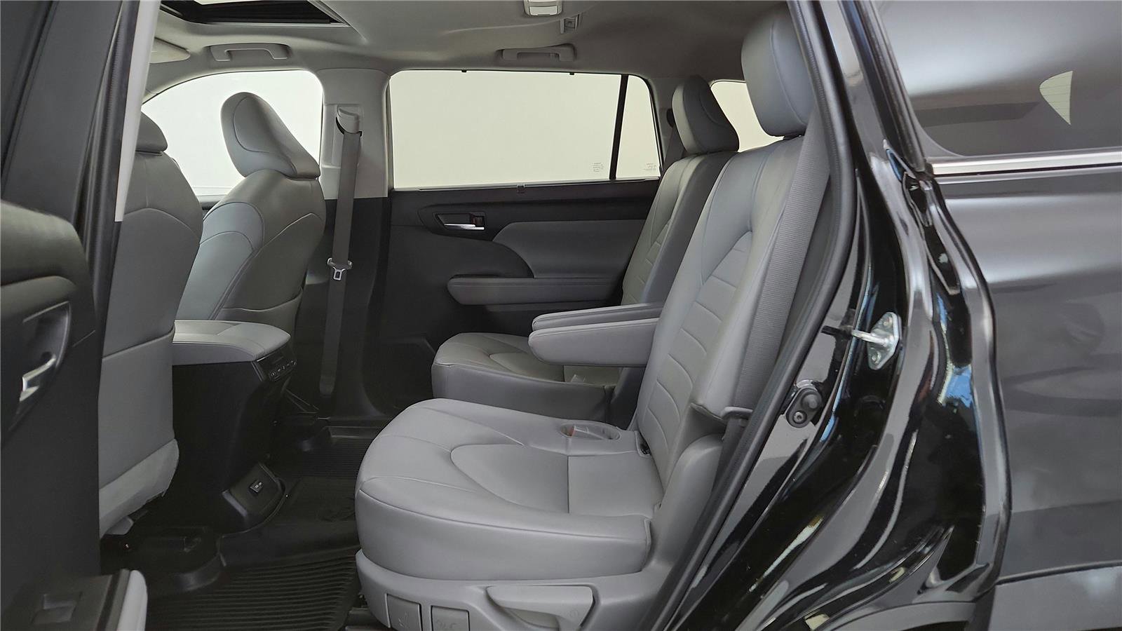 Certified 2022 Toyota Highlander XLE image 33