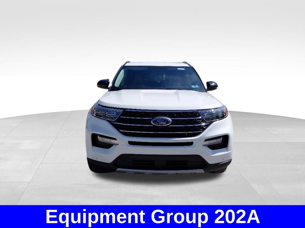 Used 2023 Ford Explorer XLT w/ Equipment Group 202A AWD/4WD image 3