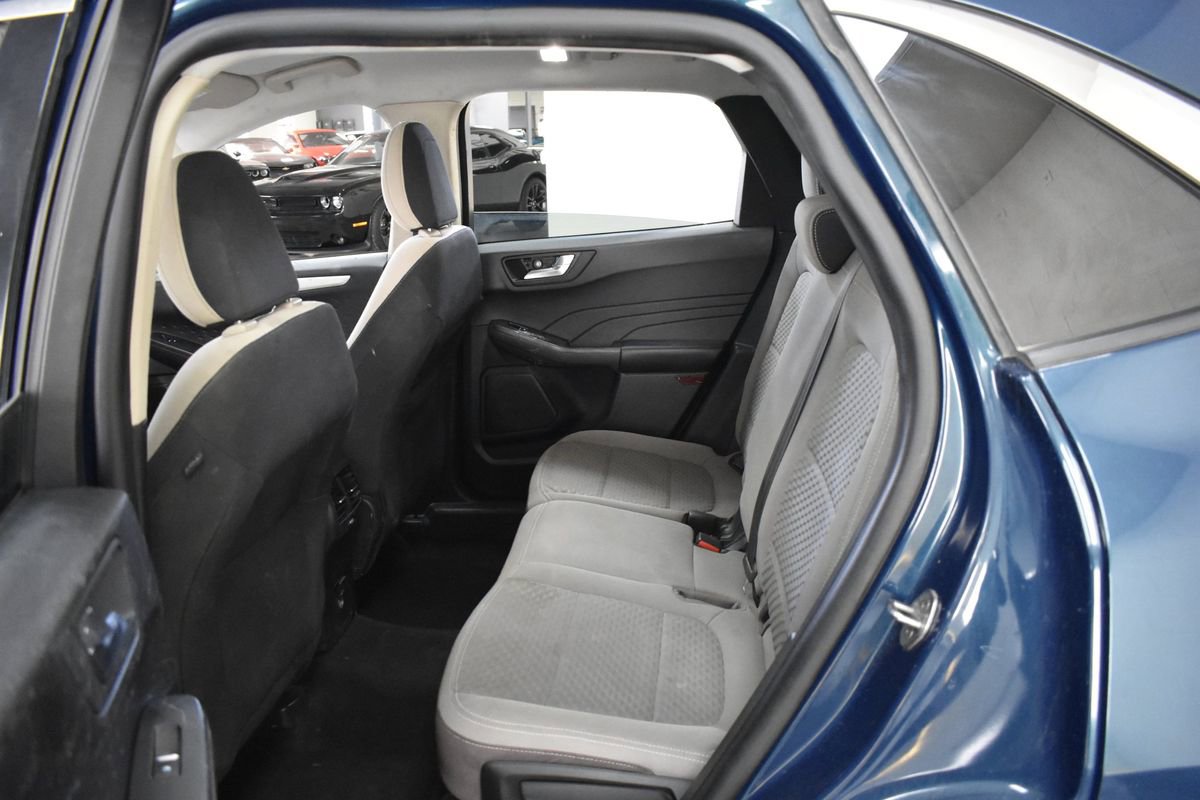 Used 2020 Ford Escape SE image 12