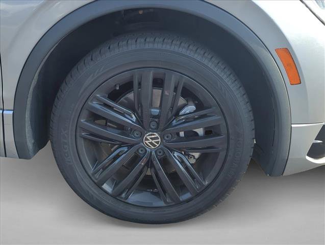 Used 2022 Volkswagen Tiguan SE R-Line FWD image 4