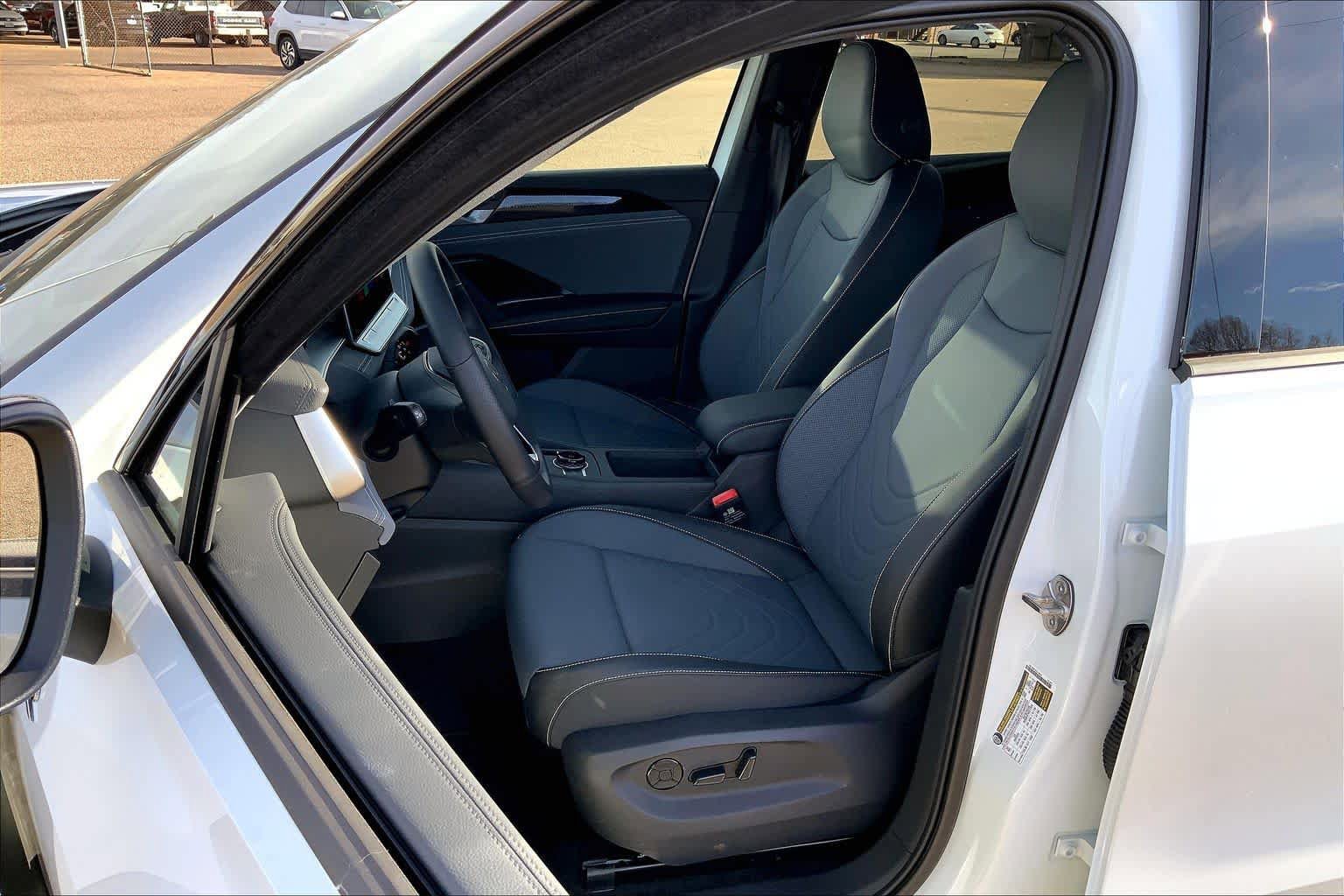 New 2026 Volkswagen Tiguan SE R-Line AWD/4WD image 9