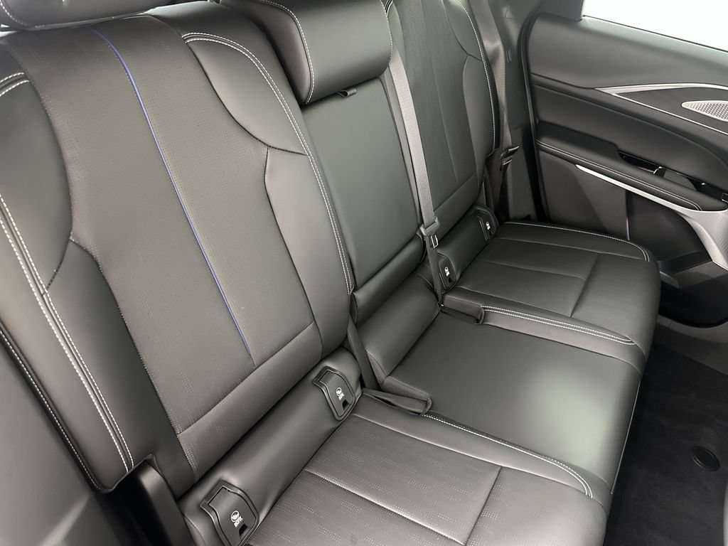 Used 2023 Cadillac Lyriq 2WD image 30