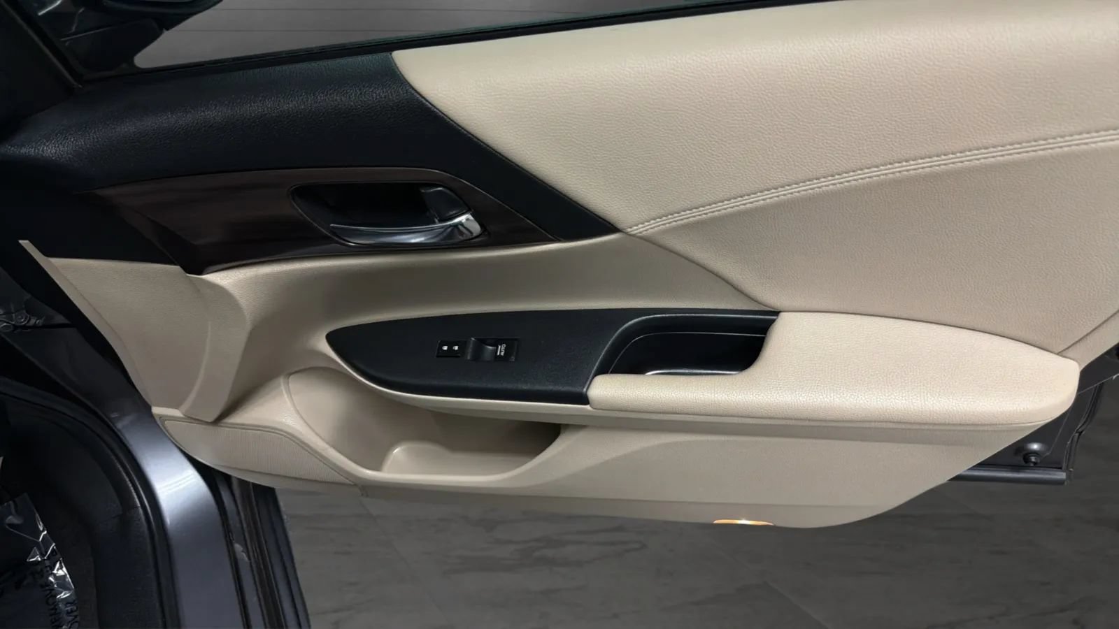 Used 2017 Honda Accord Touring image 18