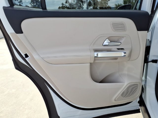 New 2026 Mercedes-Benz GLB 250 4MATIC image 17