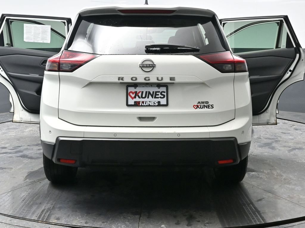 Used 2024 Nissan Rogue S image 61