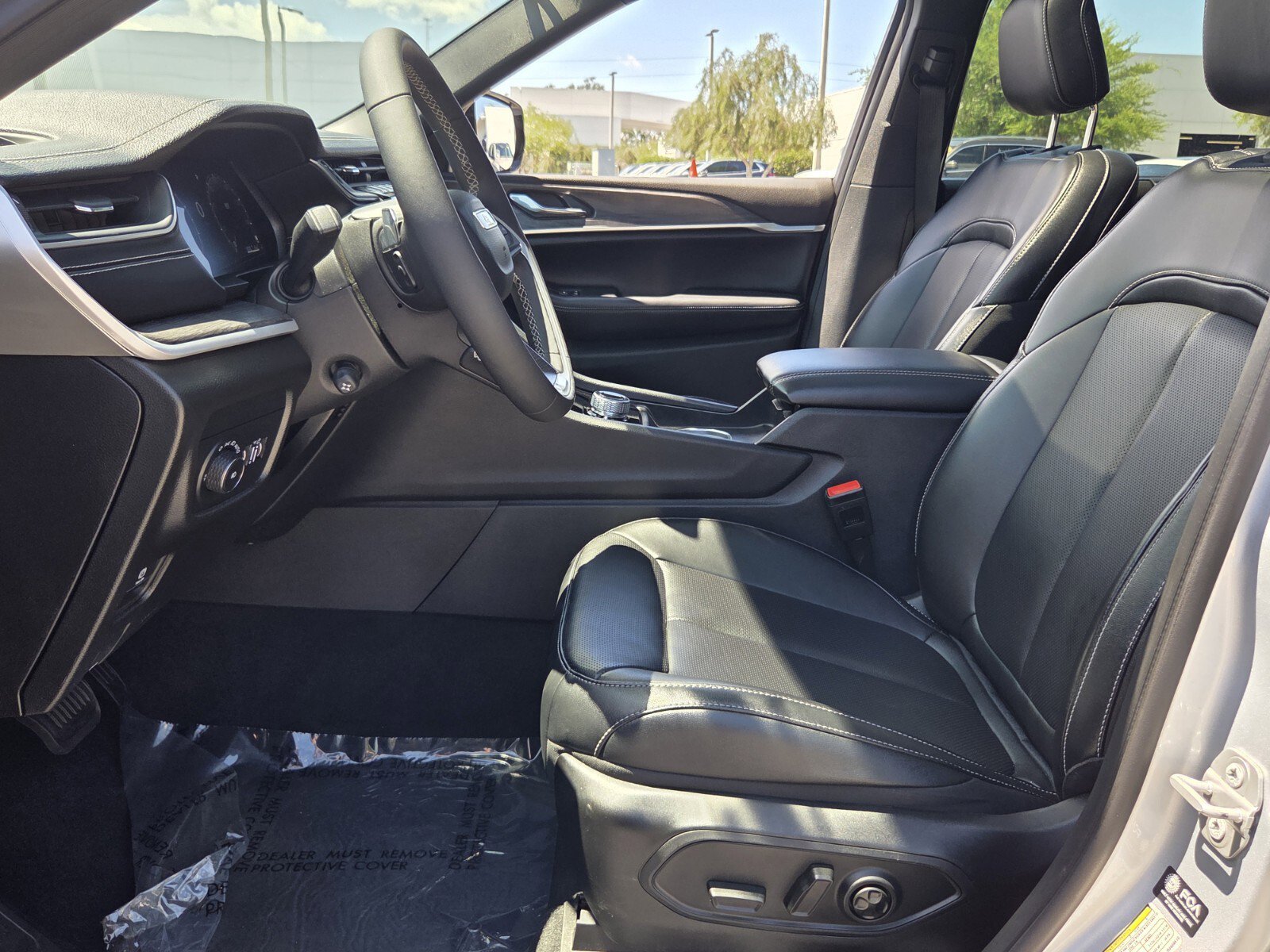 Used 2024 Jeep Grand Cherokee L Limited w/ Luxury Tech Group II AWD/4WD image 10