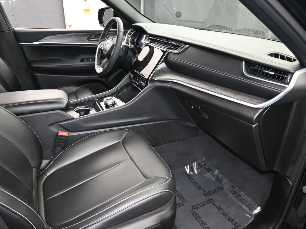 Used 2024 Jeep Grand Cherokee L Limited image 38