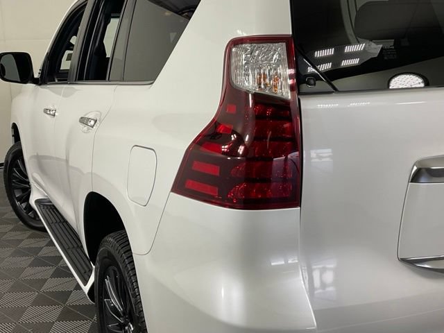 Used 2021 Lexus GX 460 Premium w/ Accessory Package AWD/4WD image 34