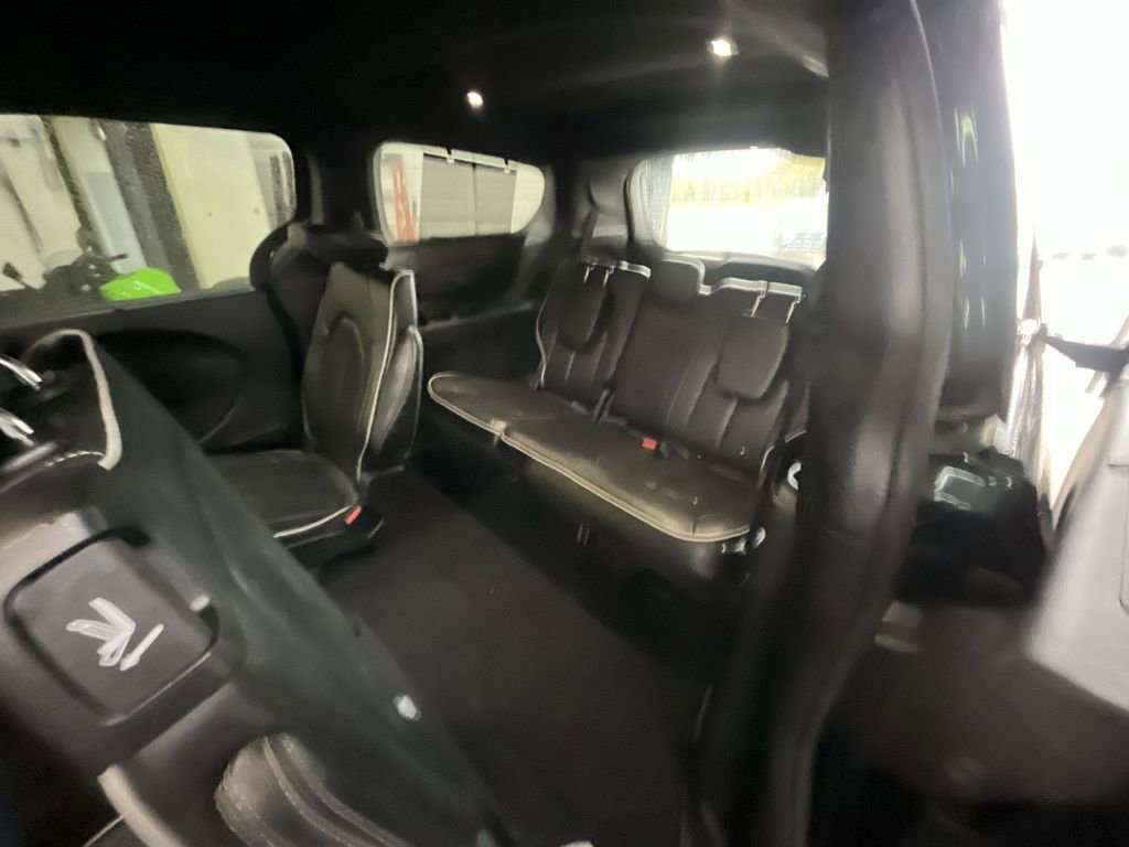 Used 2025 Chrysler Pacifica Limited FWD image 24