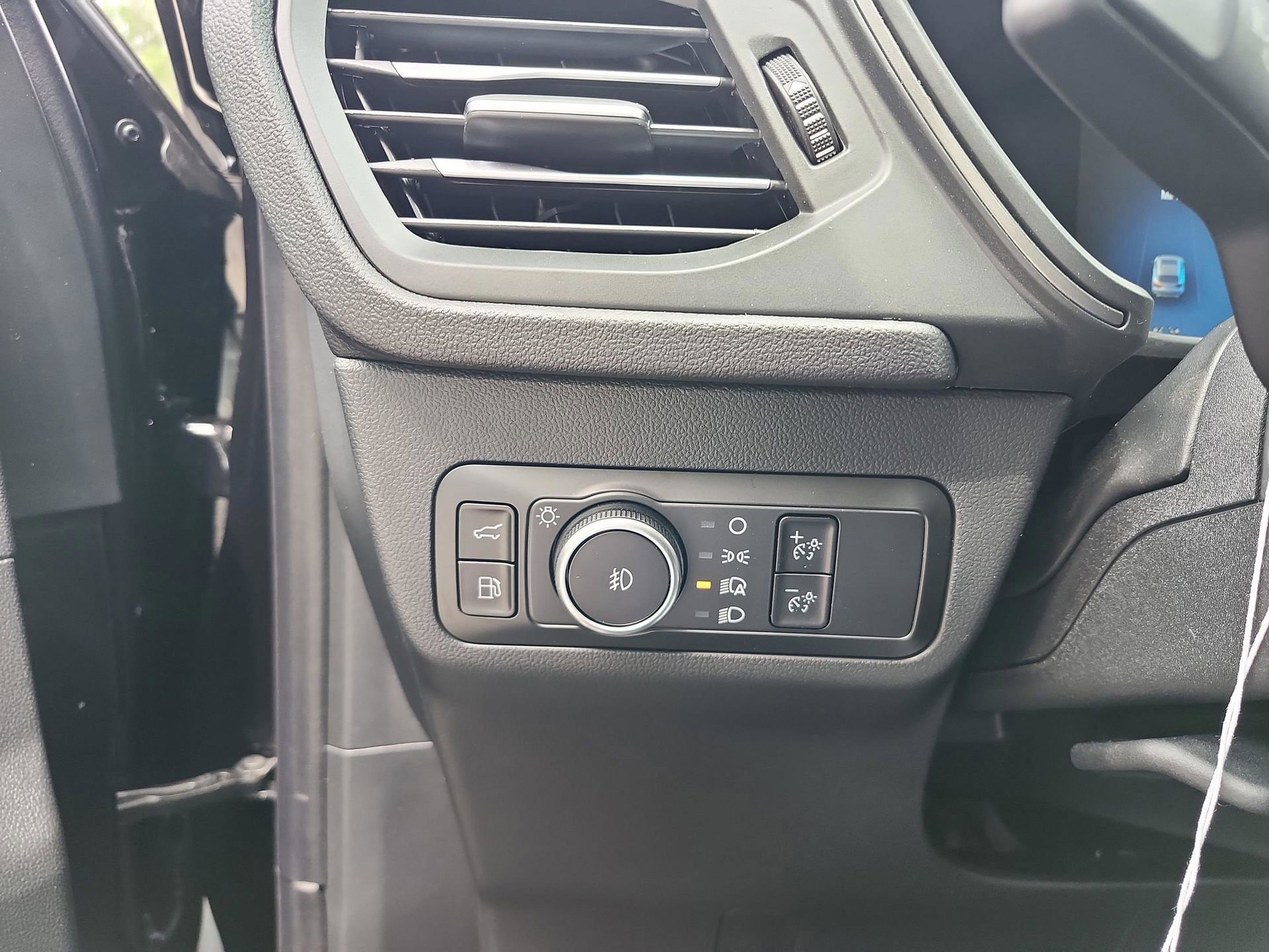 New 2025 Ford Escape SE image 12