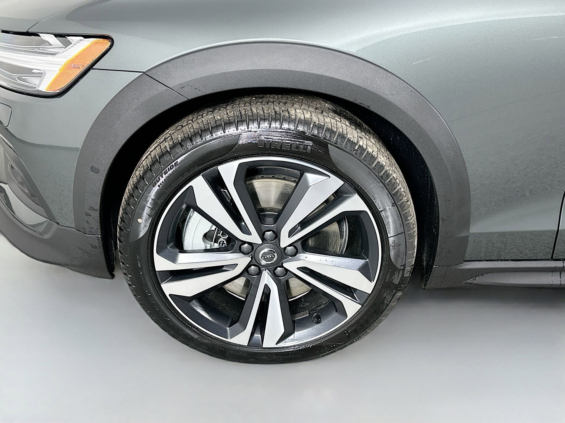 New 2026 Volvo V60 B5 Cross Country Plus w/ Climate Package image 32