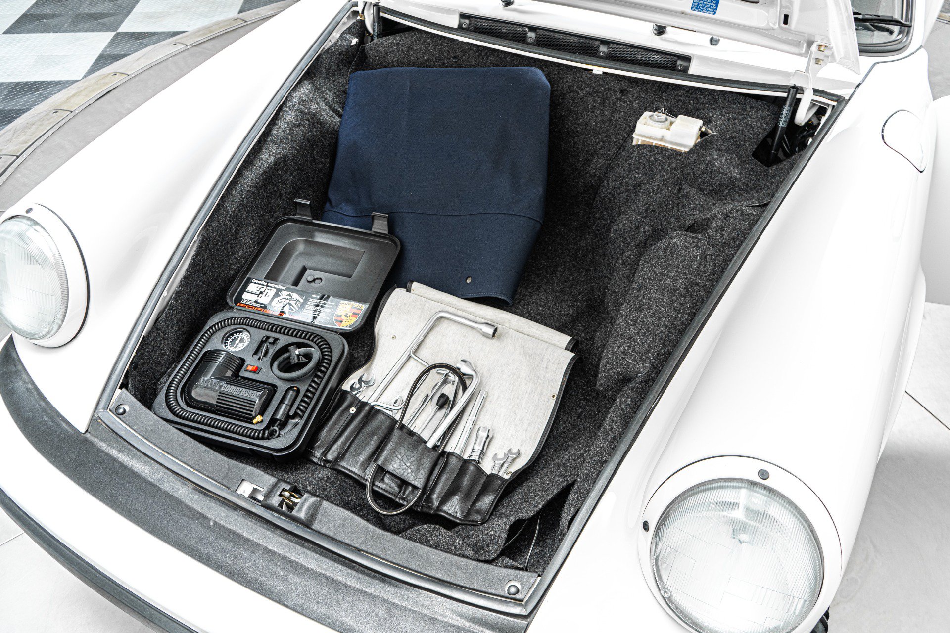 Used 1989 Porsche 911 Carrera RWD image 17