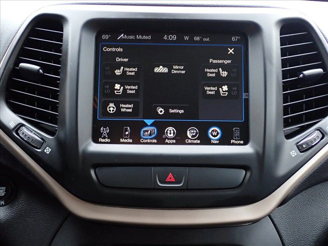 Used 2017 Jeep Cherokee Limited w/ Luxury Group AWD/4WD image 20