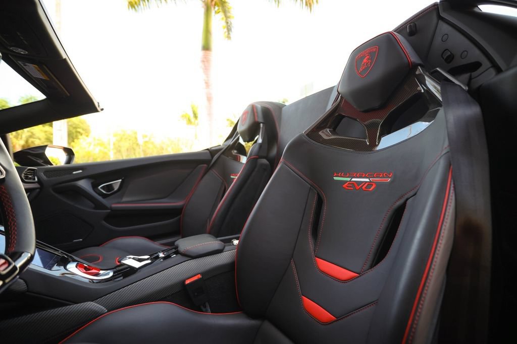Used 2020 Lamborghini Huracan EVO RWD image 47