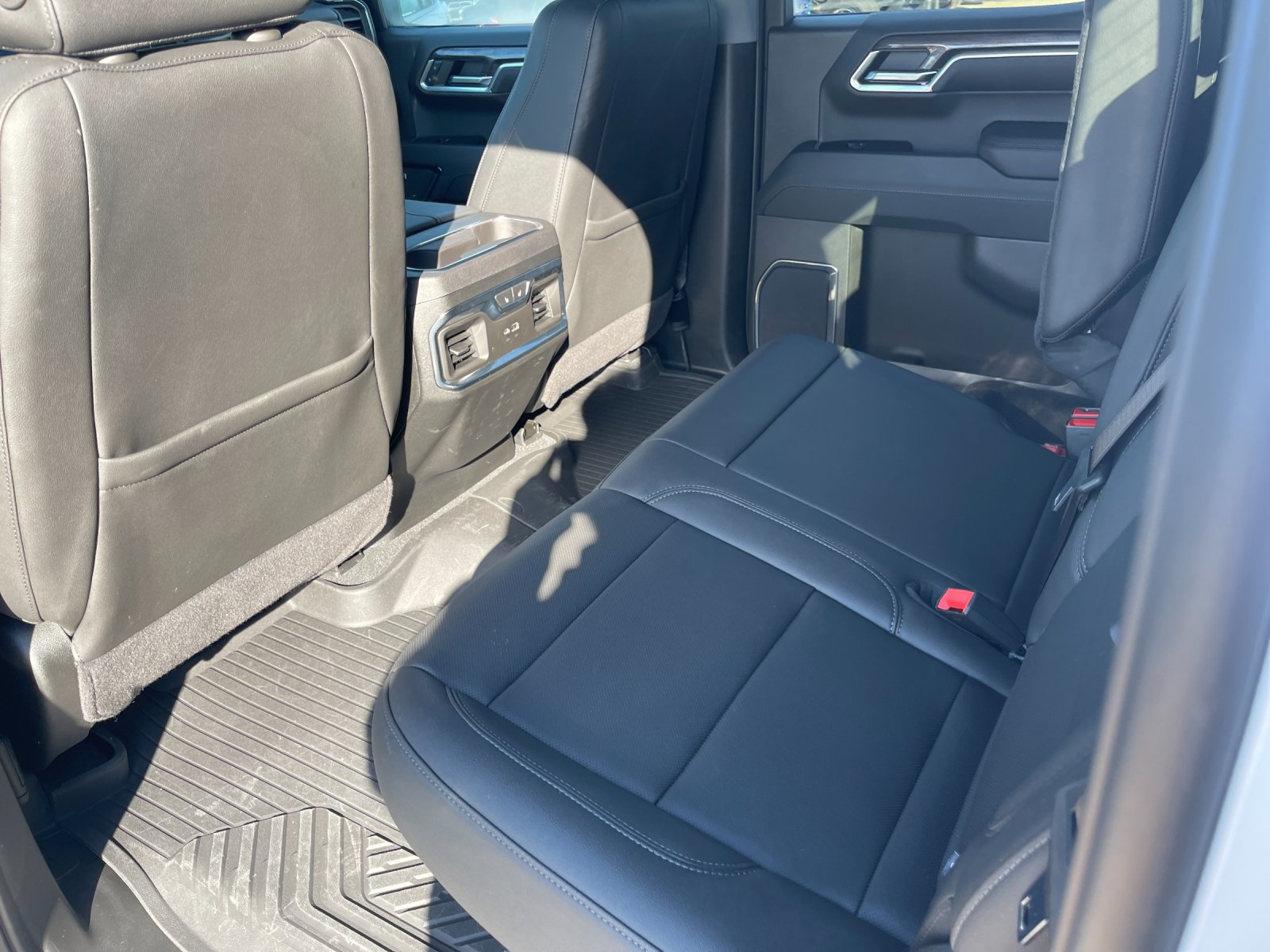 Used 2024 Chevrolet Silverado 1500 LTZ AWD/4WD image 13