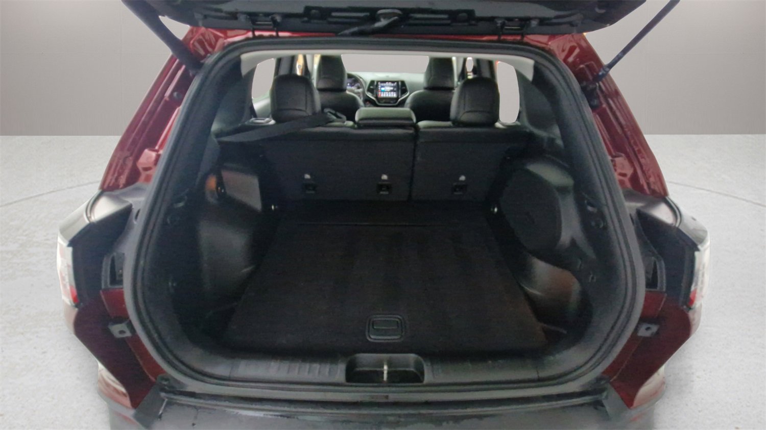 Used 2019 Jeep Cherokee Limited image 25