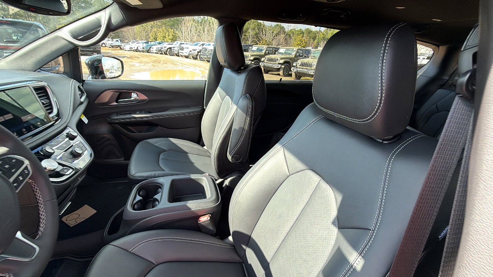 New 2026 Chrysler Pacifica Select image 17