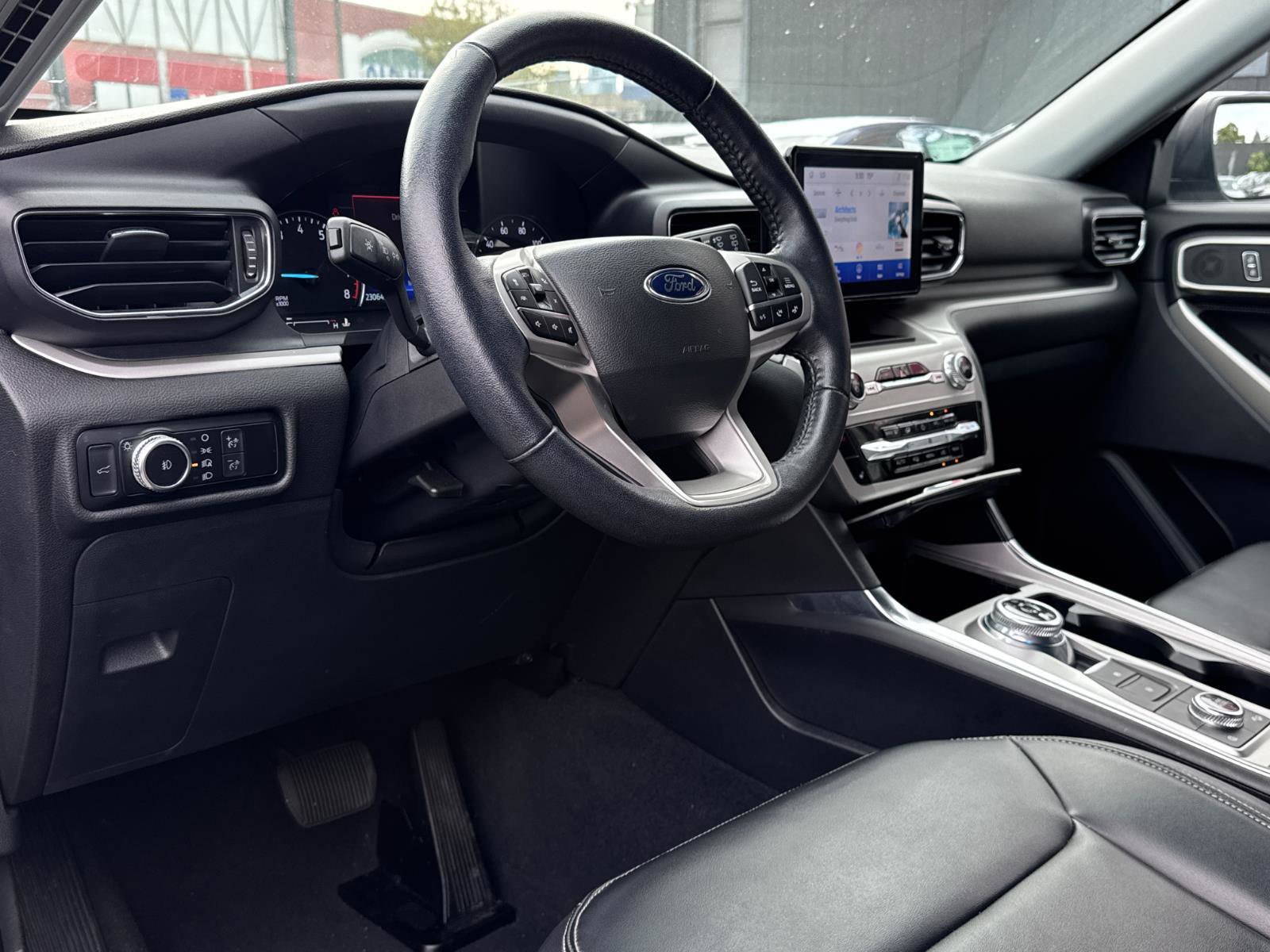 Used 2022 Ford Explorer XLT w/ Equipment Group 202A image 15