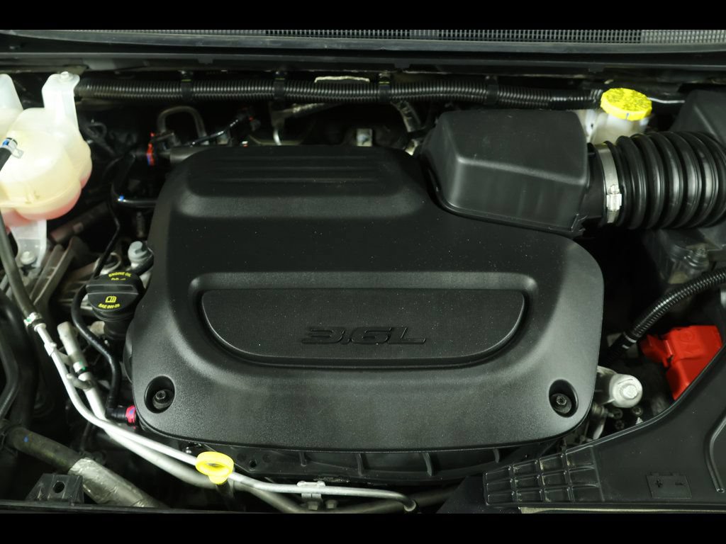 Used 2025 Chrysler Pacifica Limited FWD image 22