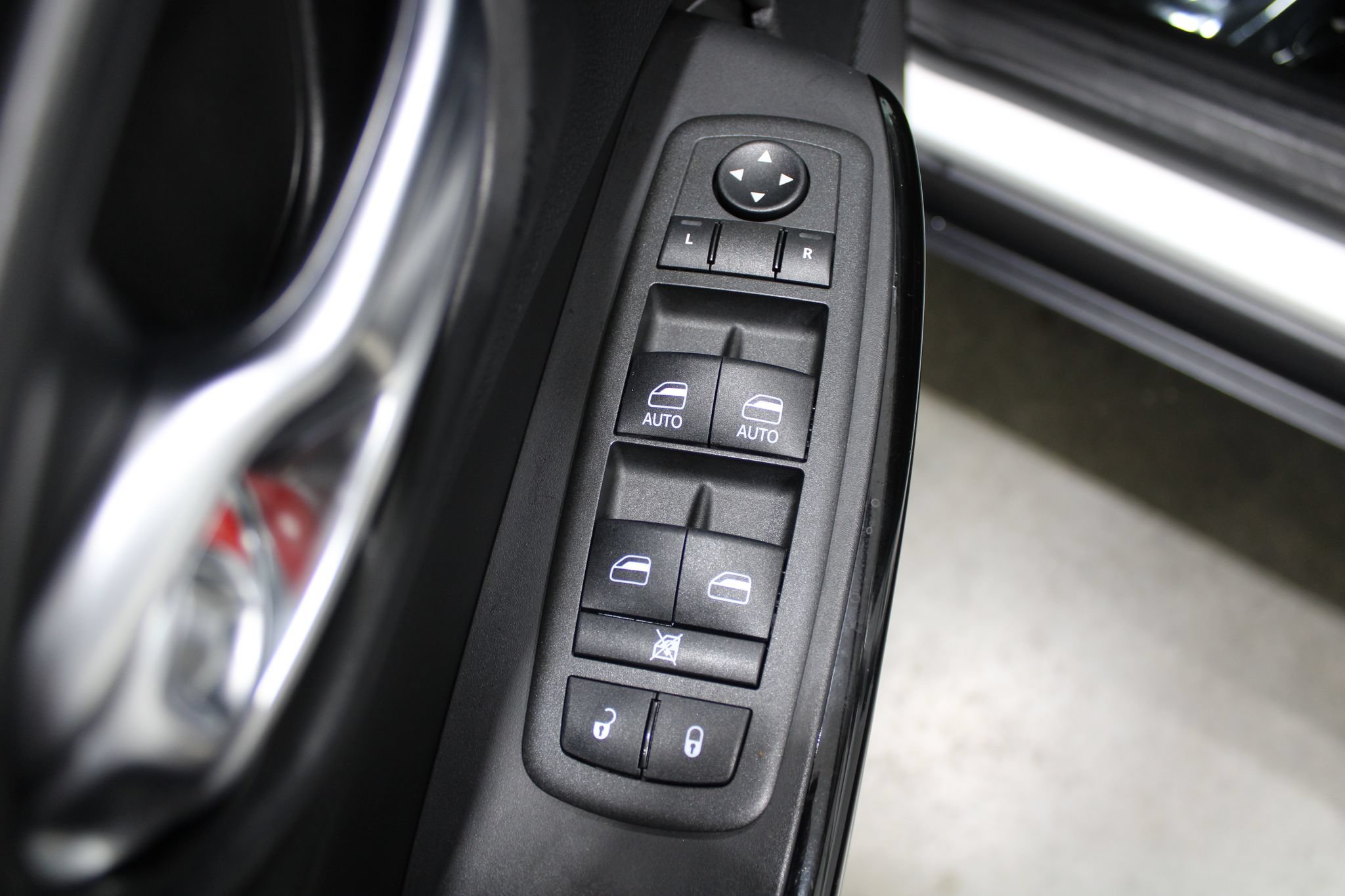 Used 2023 Jeep Cherokee Altitude Lux AWD/4WD image 43