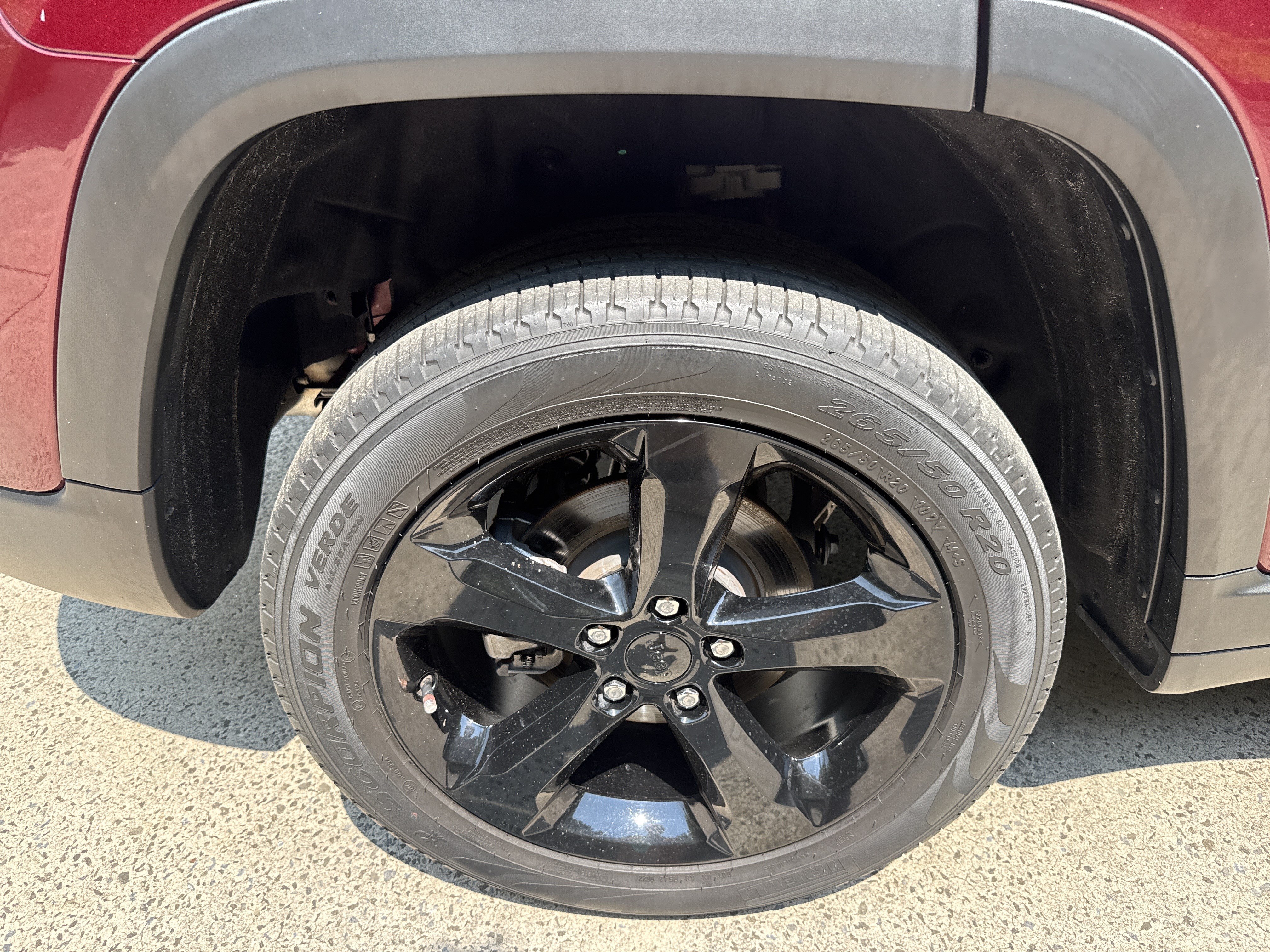 Used 2023 Jeep Grand Cherokee Limited w/ Luxury Tech Group II RWD image 17